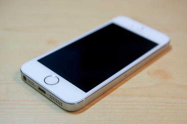 iPhone 7取消16GB，8000块钱起步，你还买不